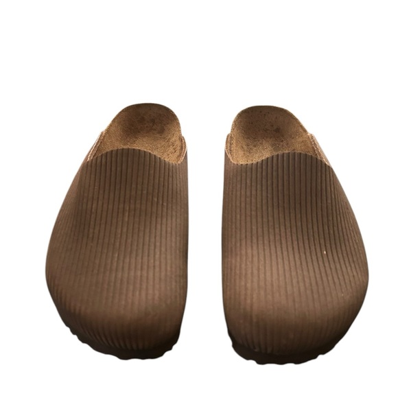 Birki’s by Birkenstock Taupe Ribbed Clogs 36 (US Women’s 5) NWOT, Minor Defect - Picture 3 of 9